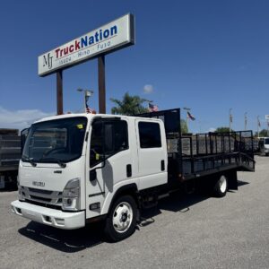 ISUZU NPR-HD CREW CAB W/ STEEL FLATBED DOVETAIL SPLIT RAMP