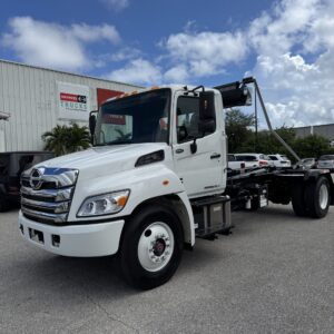 HINO L7 DIESEL SINGLE CAB WITH HOOKLIFT